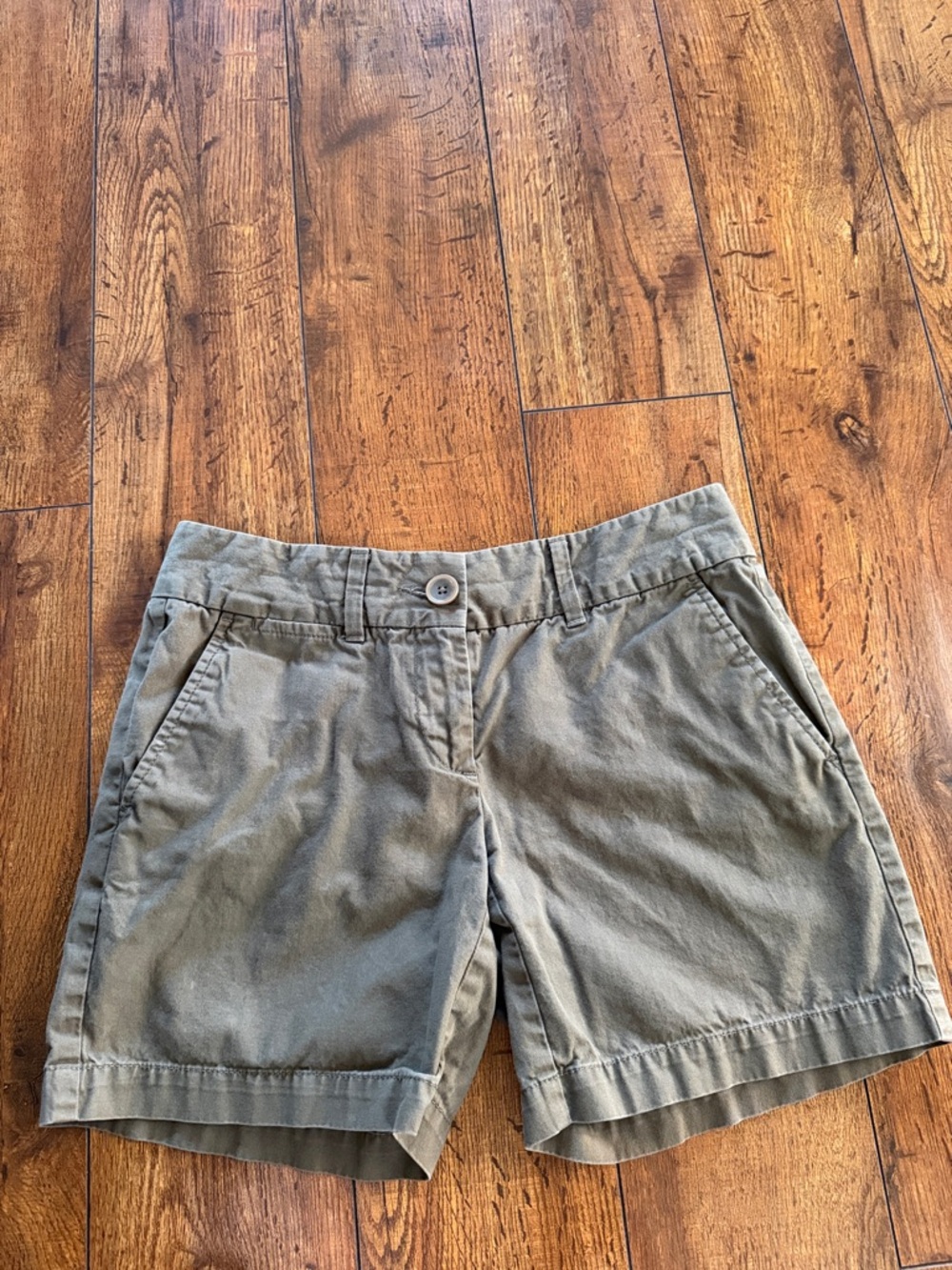 Classic Women's Olive Chino Shorts